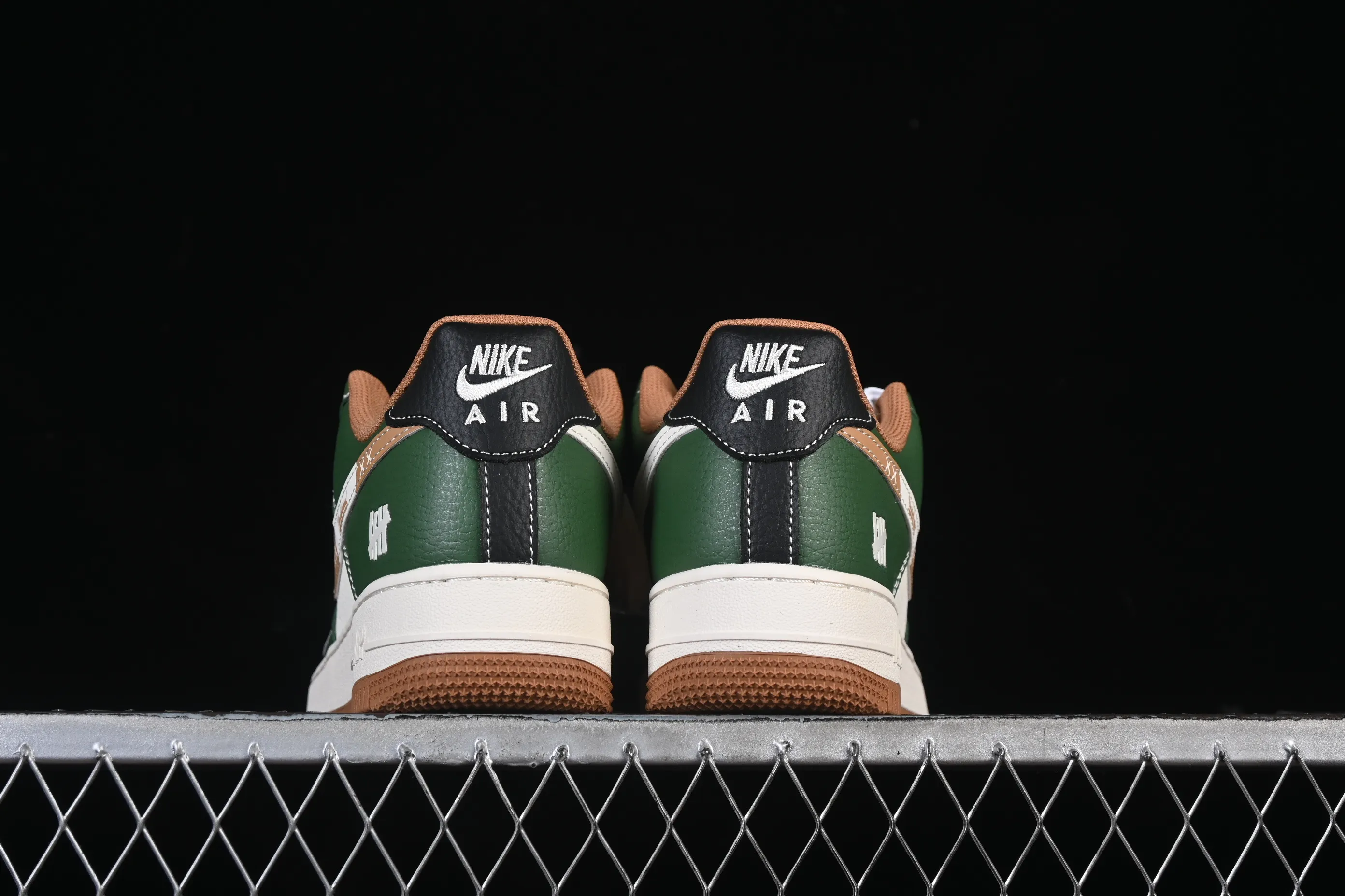 All categories Nk Air Force 1 Air Force series Nk Air Force 1 Low Air Force low top Nike Air Force 1'07 Low UN joint grass green splicing raw rubber Air Force 1 low top casual sneakers JP8028-006